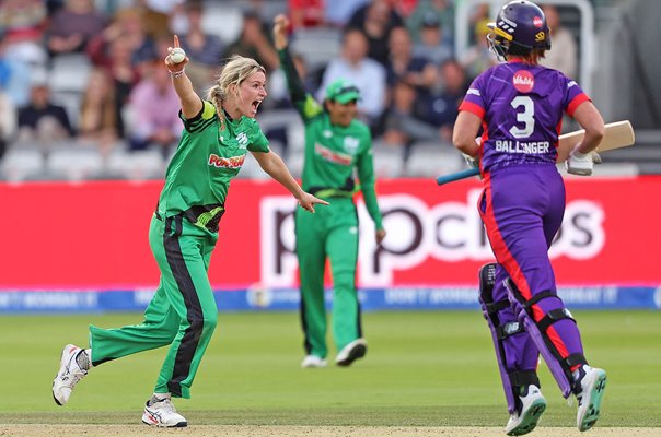 Lauren Bell Southern Brave celebrates winning wicket v Northern Superchargers The Hundred Final 2023