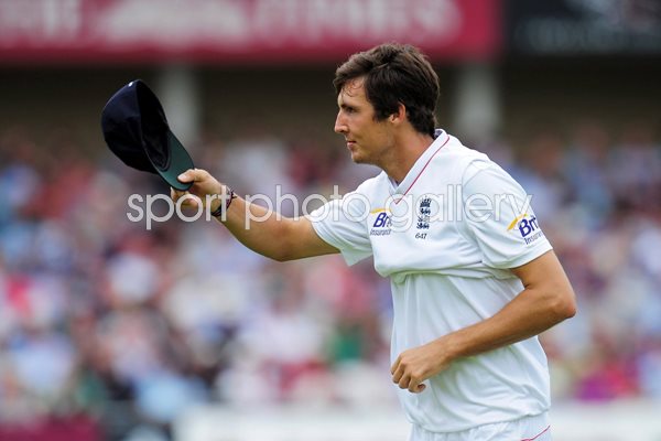 Steven Finn acknowledges Trent Bridge Crowd