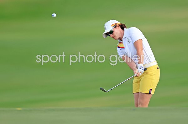 Leona Maguire Europe holes chip for match winning birdie Solheim Cup Spain 2023