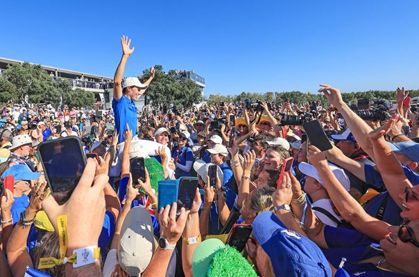 Carlotta Ciganda celebrates with European fans The Solheim Cup Spain 2023