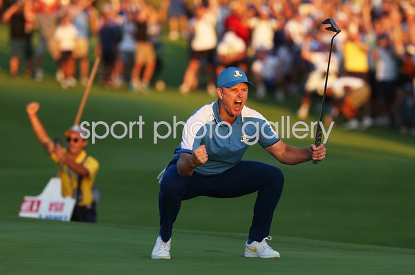 Justin Rose Europe celebrates 18th hole Afternoon Fourballs Day 1 Ryder Cup 2023