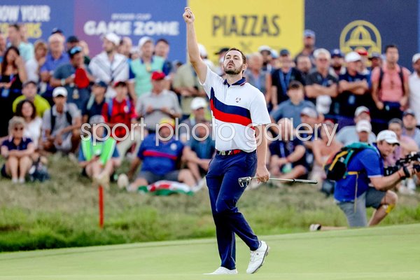Patrick Cantlay USA hat gesture celebration Day 2 Fourballs Ryder Cup 2023
