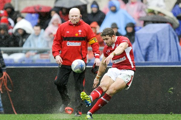 Neil Jenkins watches Leigh Halfpenny Wales v Italy 2013