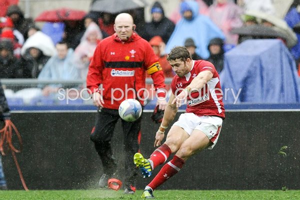 Neil Jenkins watches Leigh Halfpenny Wales v Italy 2013