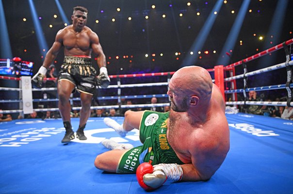 Francis Ngannou knocks down Tyson Fury Round 3 Riyadh 2023