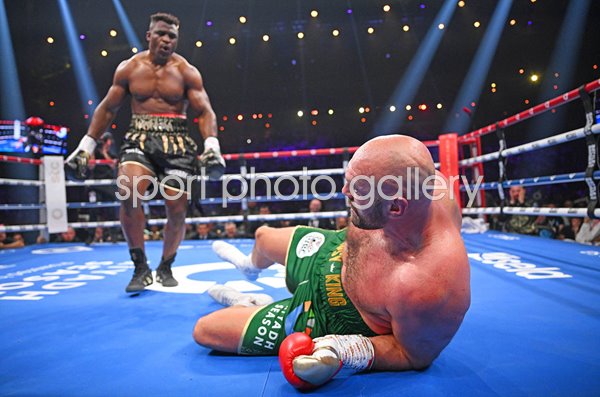 Francis Ngannou knocks down Tyson Fury Round 3 Riyadh 2023