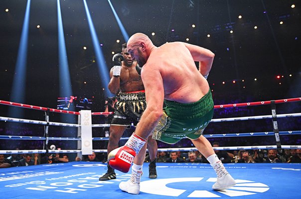 Francis Ngannou knocks down Tyson Fury Sequence 3 of 4 Riyadh 2023