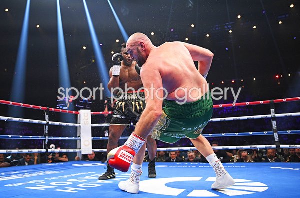 Francis Ngannou knocks down Tyson Fury Sequence 3 of 4 Riyadh 2023