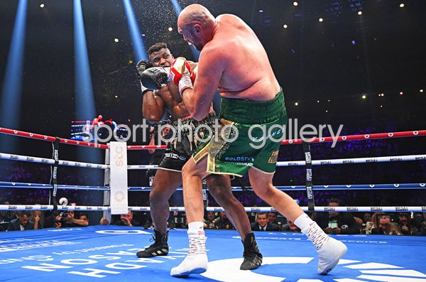 Francis Ngannou knocks down Tyson Fury Sequence 1 of 4 Riyadh 2023