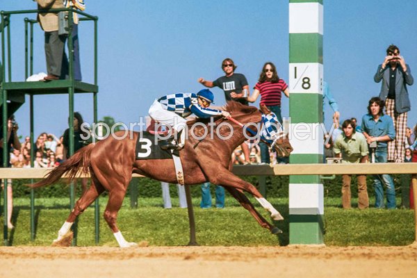 Secretariat wins Preakness Stakes 2nd leg of legendary 1973 Triple Crown