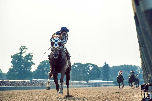 Ron Turcotte rides Secretariat to win Belmont Stakes1973 to complete Triple Crown