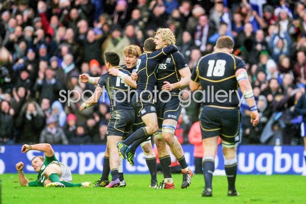 Scotland celebrate win v Ireland 2013