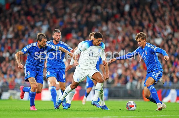 Jude Bellingham England on the ball v Italy EURO 2024 Qualifiers Wembley 2023