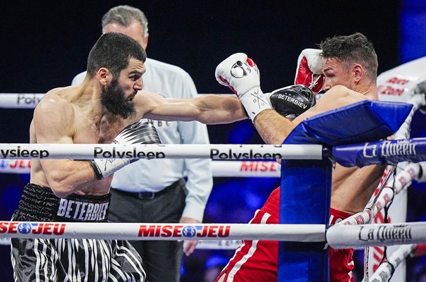 Artur Beterbiev Canada punches Callum Smith England World Title Fight 2024