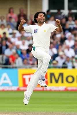 Mohammad Asif celebrates the wicket 
