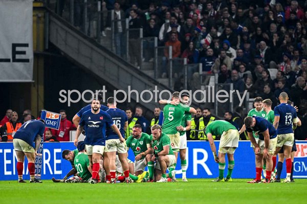 Ireland celebrate Final Whistle v France Marseille Six Nations 2024