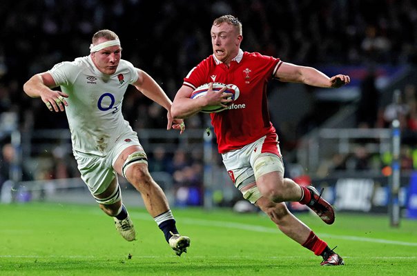 Tommy Reffell Wales v Sam Underhill England Twickenham Six Nations 2024