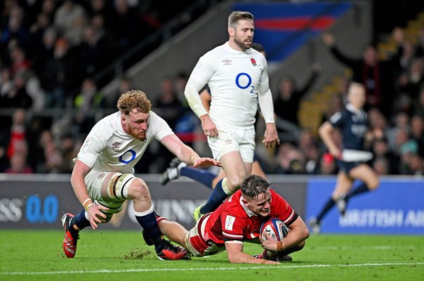 Alex Mann Wales scores v England Twickenham Six Nations 2024