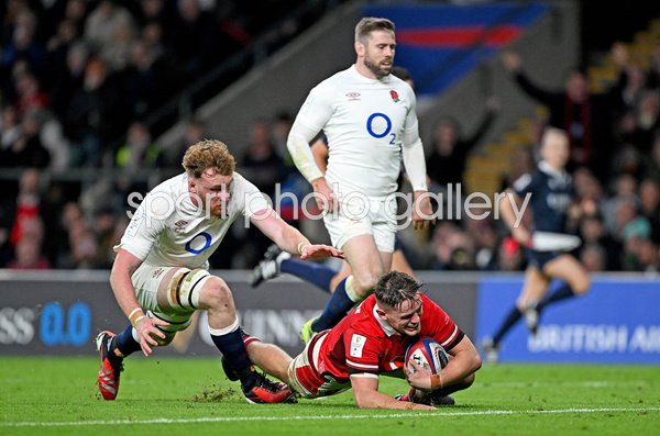 Alex Mann Wales scores v England Twickenham Six Nations 2024