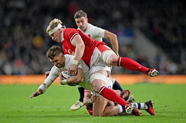 Aaron Wainwright Wales tackles Henry Slade England Six Nations 2024