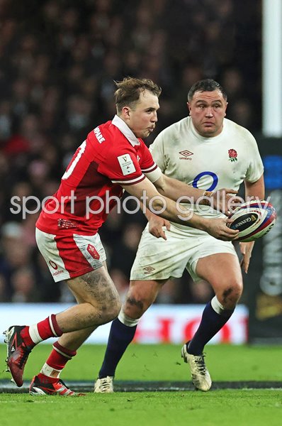 Ioan Lloyd Wales v England Twickenham Six Nations 2024