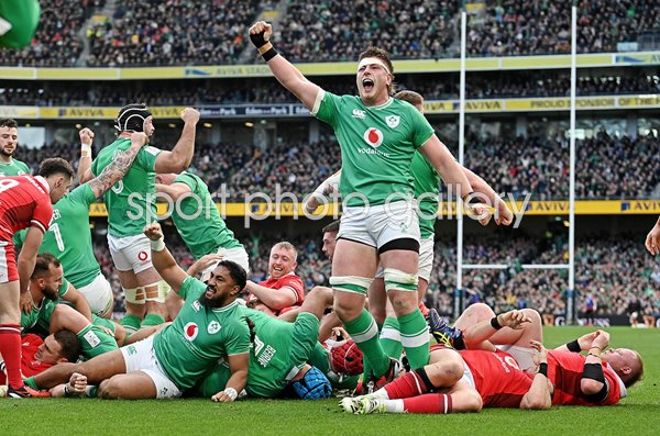 Joe McCarthy Ireland celebrates Dan Sheehan try v Wales Six Nations 2024