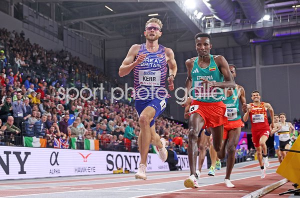 Josh Kerr Great Britain passes Selemon Barega to win 3000m World Indoors Glasgow 2024