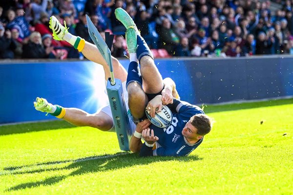 Tom Roebuck Sale Sharks scores v Tommy Freeman Northampton Saints Premiership 2023