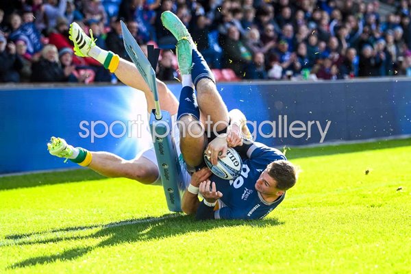Tom Roebuck Sale Sharks scores v Tommy Freeman Northampton Saints Premiership 2023