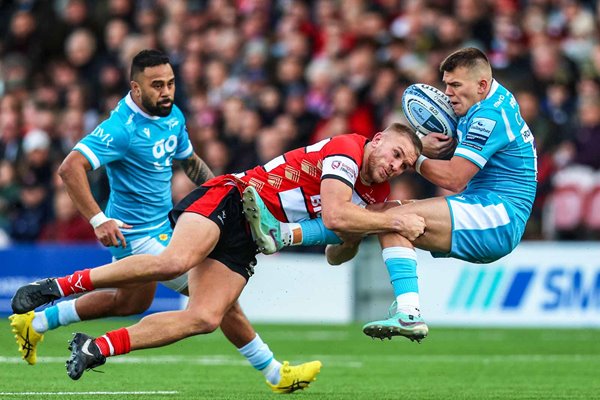 Chris Harris Gloucester Rugby tackles Joe Carpenter Sale Sharks Premiership Kingsholm 2024