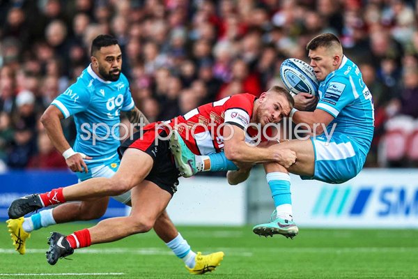Chris Harris Gloucester Rugby tackles Joe Carpenter Sale Sharks Premiership Kingsholm 2024