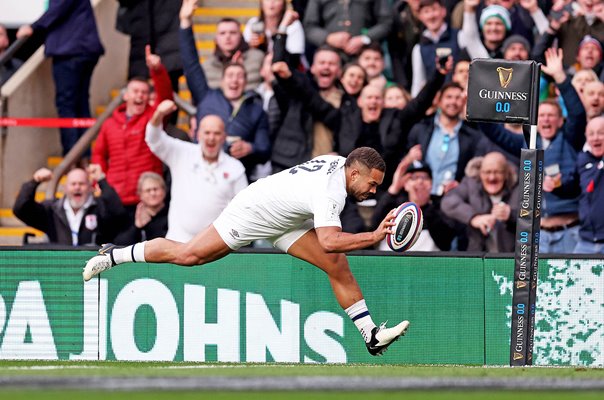 Ollie Lawrence England scores try v Ireland Six Nations Twickenham 2024