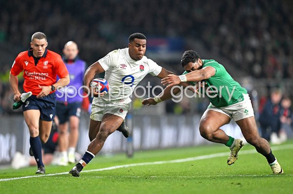 Immanuel Feyi-Waboso England v Bundee Aki reland Six Nations Twickenham 2024