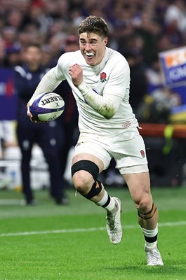 Tommy Freeman England breaks clear to score v France Lyon Six Nations 2024