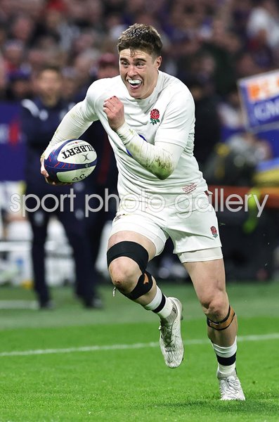Tommy Freeman England breaks clear to score v France Lyon Six Nations 2024