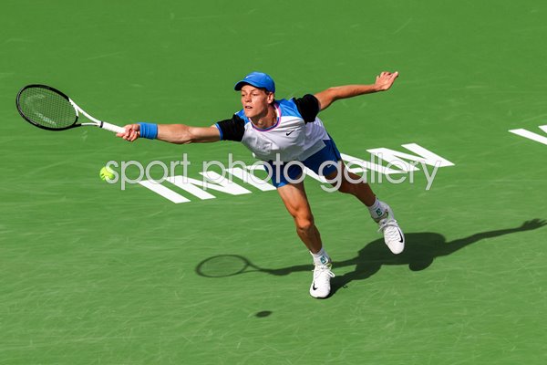 Jannik Sinner Italy stretch forehand BNP Paribas Open Indian Wells 2024