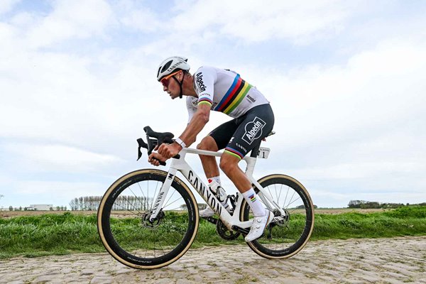 Mathieu van der Poel Netherlands Cobblestones Paris-Roubaix 2024