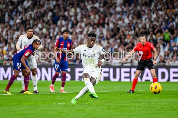 Vinicius Junior Real Madrid penalty v Barcelona La Liga Estadio Santiago Bernabeu 2024