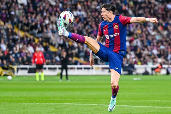 Robert Lewandowski Barcelona in control v Deportivo Alaves La Liga 2024