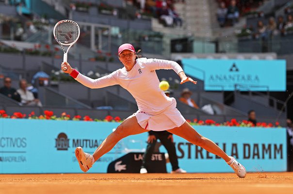 Iga Swiatek Poland stretch forehand v Beatriz Haddad Maia Madrid Open 2024