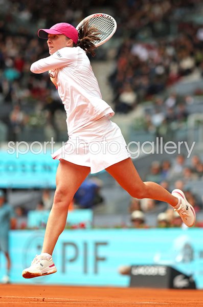 Iga Swiatek Poland backhand v Madison Keys Madrid Open 2024