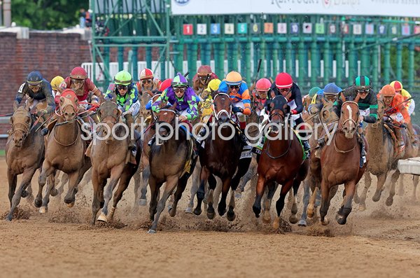 Runners 4th turn 50th Kentucky Derby Louisville, Kentucky 2024