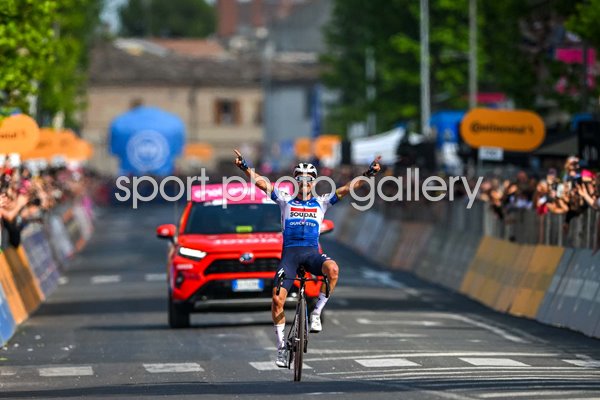 Julian Alaphilippe France wins Stage 12 Martinsicuro to Fano Giro d'Italia 2024