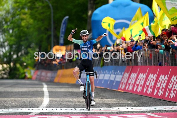 Valentin Paret-Peintre France wins Stage 10 Giro d'Italia 2024
