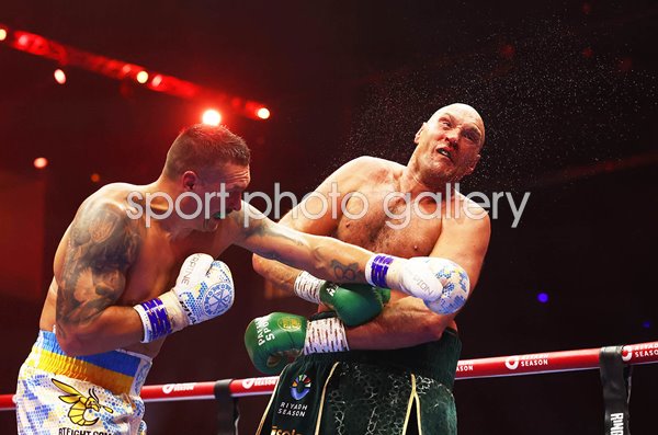 Oleksandr Usyk lands huge punch v Tyson Fury Undisputed Heavyweight Fight 2024