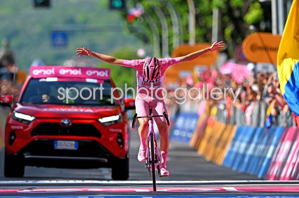 Tadej Pogacar Slovenia finish line celebration Stage 20 Giro d'Italia 2024
