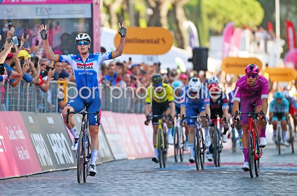 Tim Merlier Belgium wins Stage 21 Sprint Rome Giro d'Italia 2024  