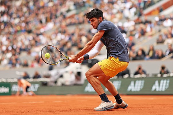 Carlos Alcaraz Spain backhand v Felix Auger-Aliassime French Open Paris 2024