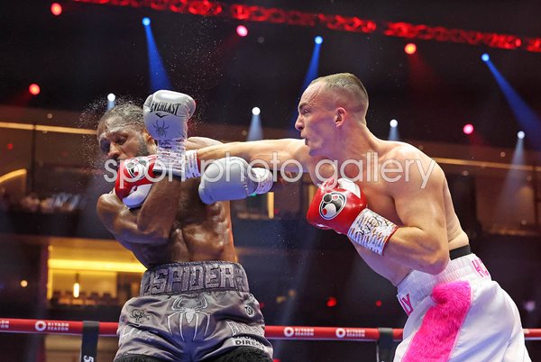 Willy Hutchinson punches Craig Richards 5v5 Queensberry v Matchroom Riyadh 2024
