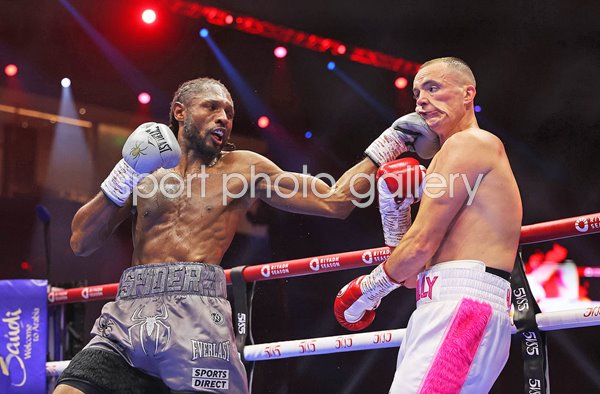 Craig Richards punches Willy Hutchinson 5v5 Queensberry v Matchroom Riyadh 2024